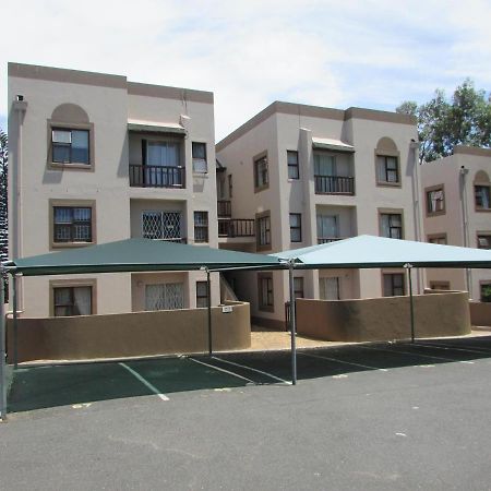 Broadway Self Catering Apartments Durbanville Esterno foto