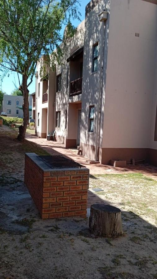 Broadway Self Catering Apartments Durbanville Esterno foto