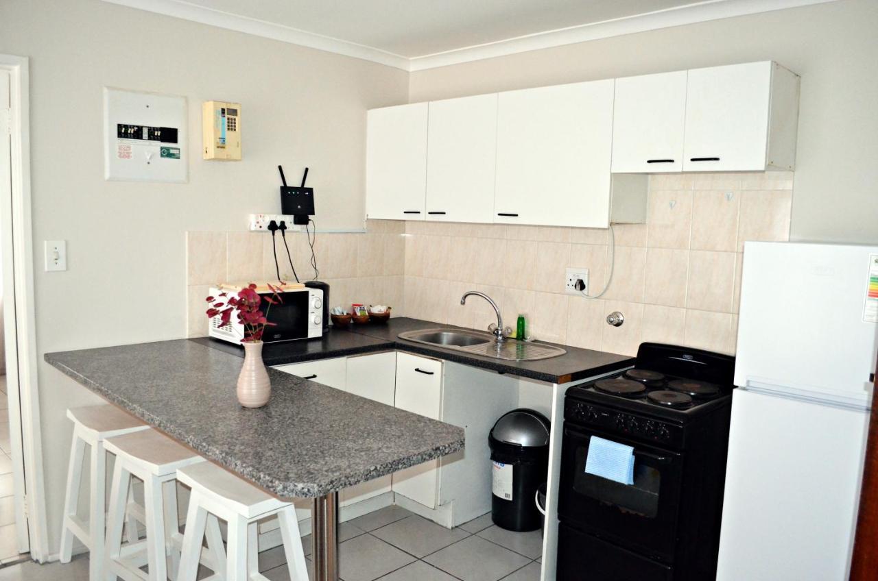 Broadway Self Catering Apartments Durbanville Esterno foto