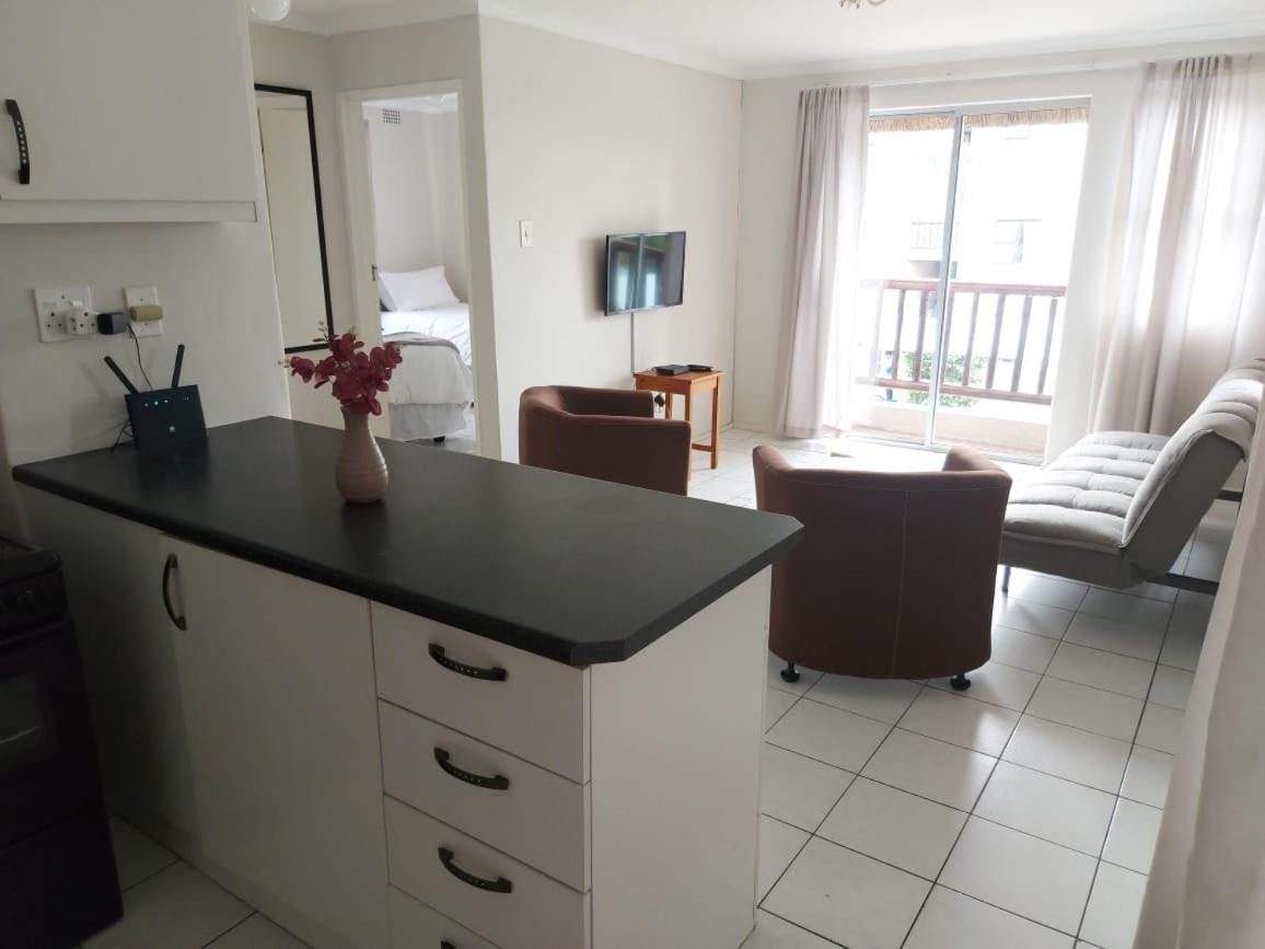 Broadway Self Catering Apartments Durbanville Esterno foto