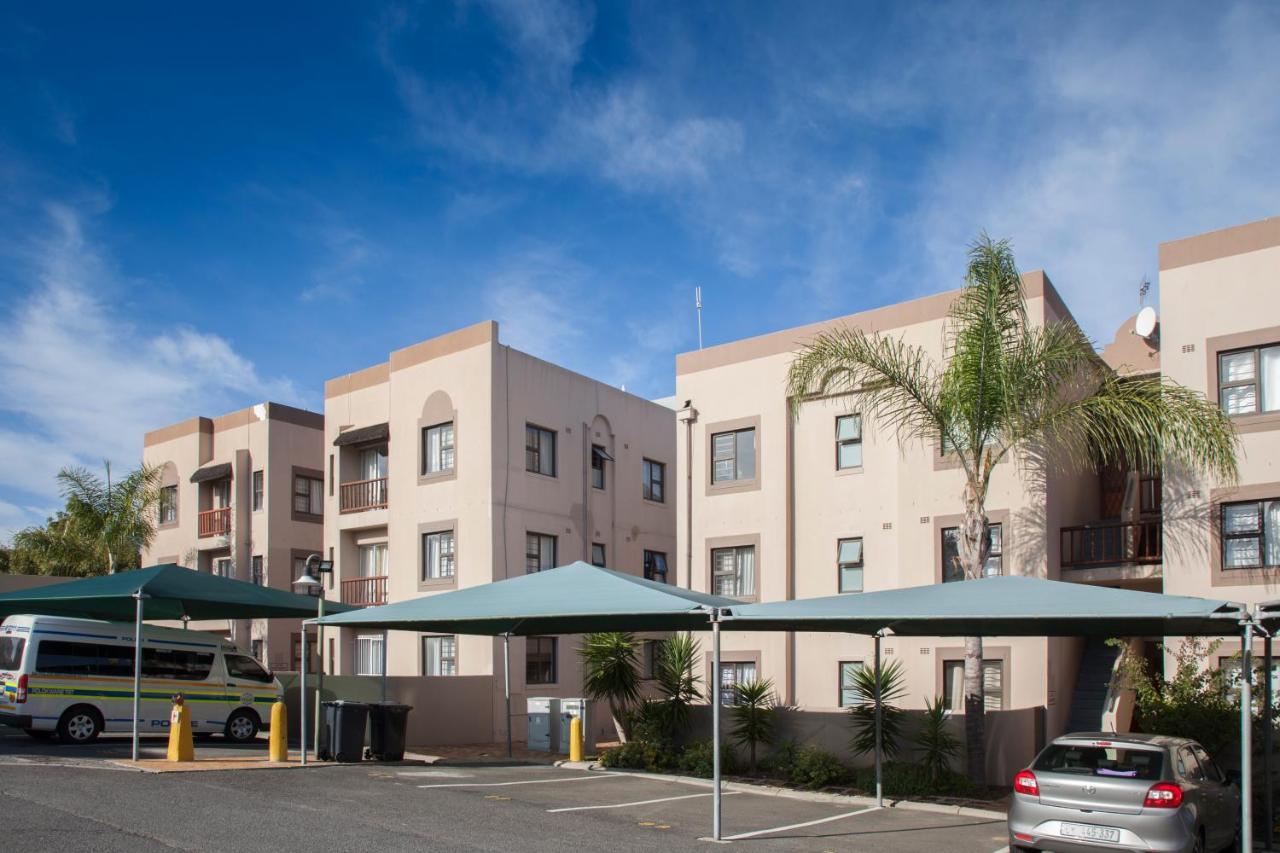 Broadway Self Catering Apartments Durbanville Esterno foto