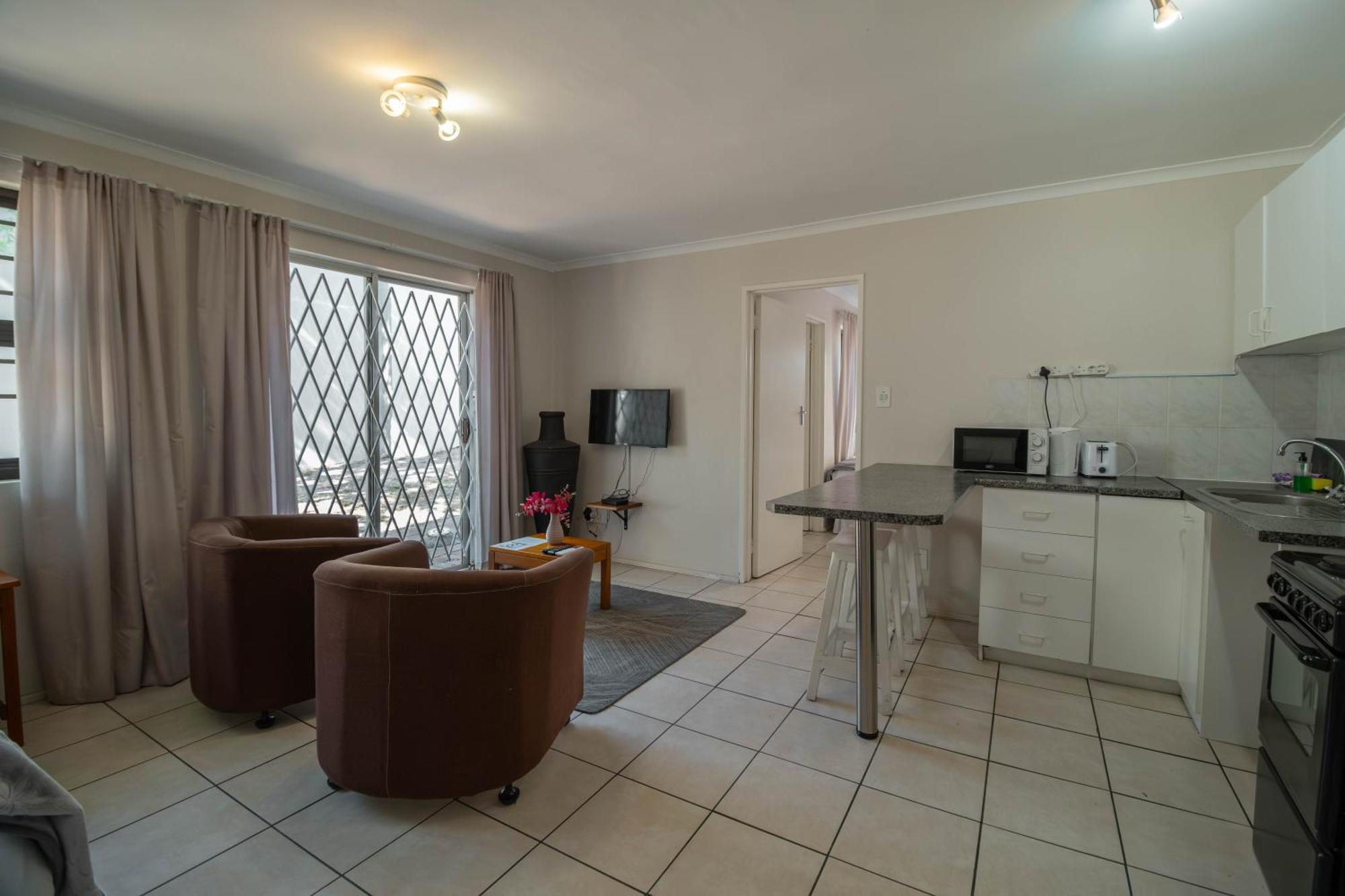 Broadway Self Catering Apartments Durbanville Esterno foto