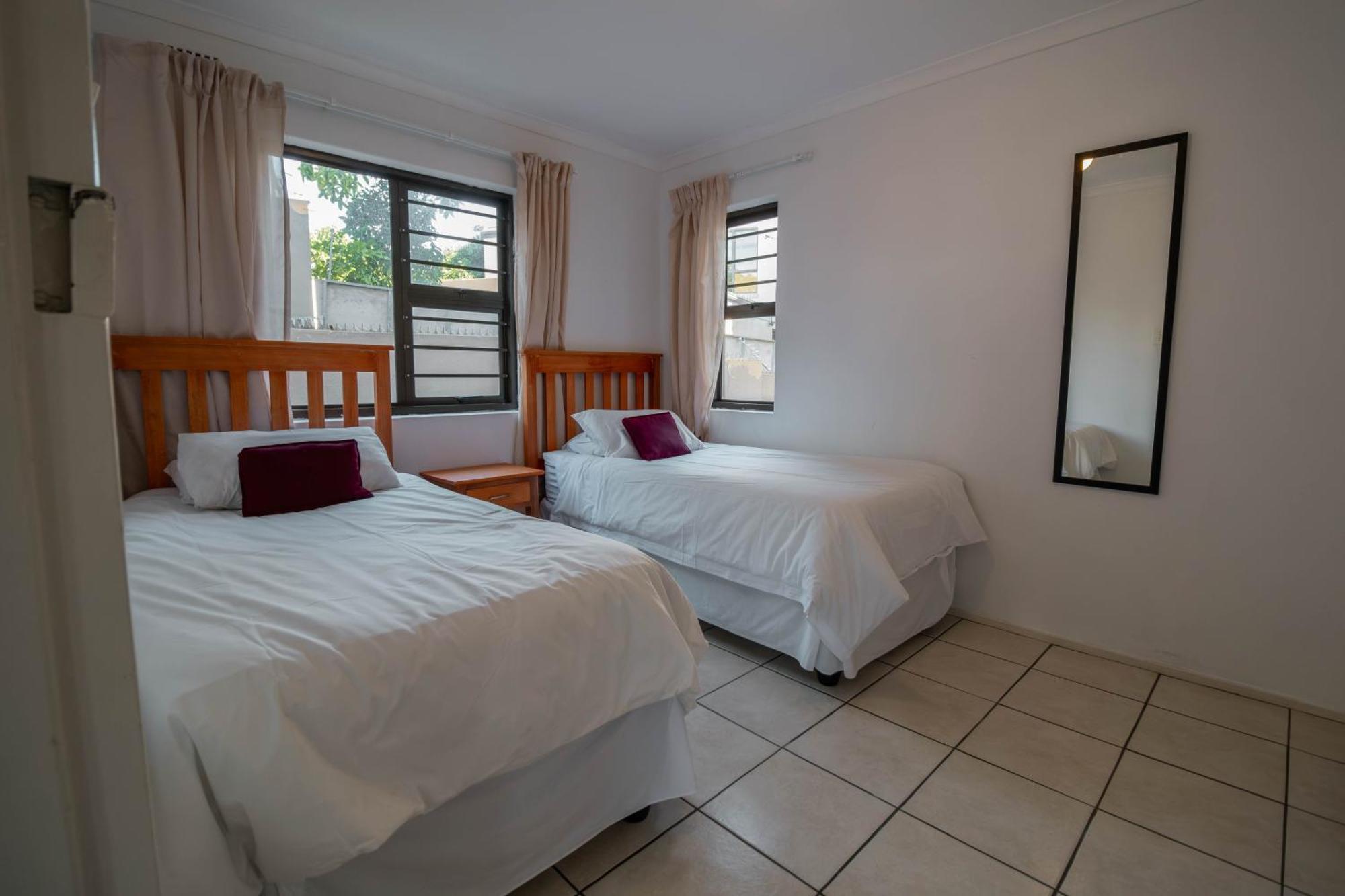 Broadway Self Catering Apartments Durbanville Esterno foto