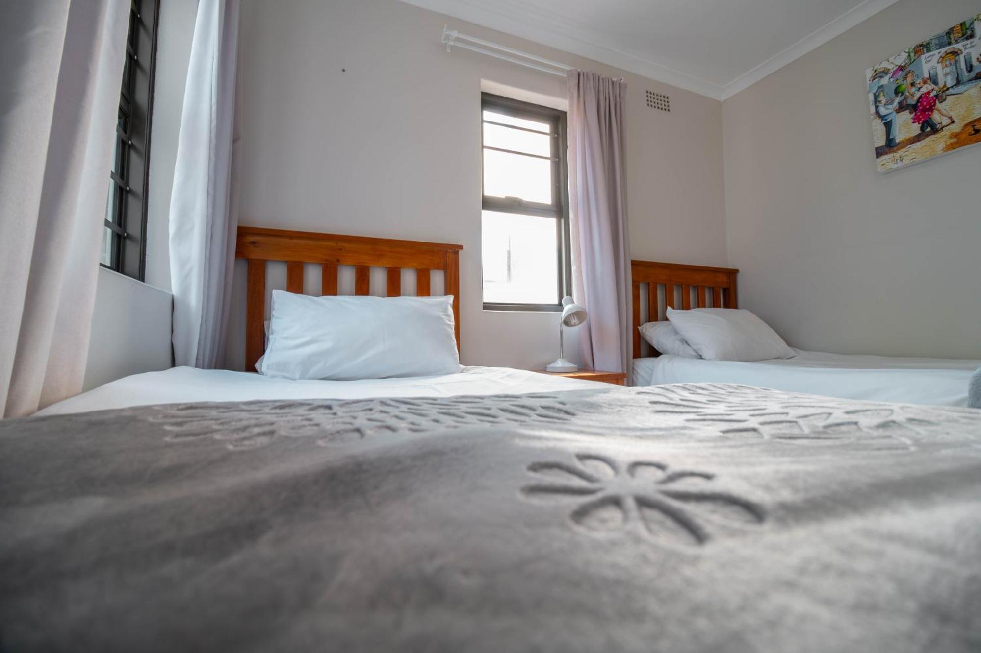 Broadway Self Catering Apartments Durbanville Esterno foto