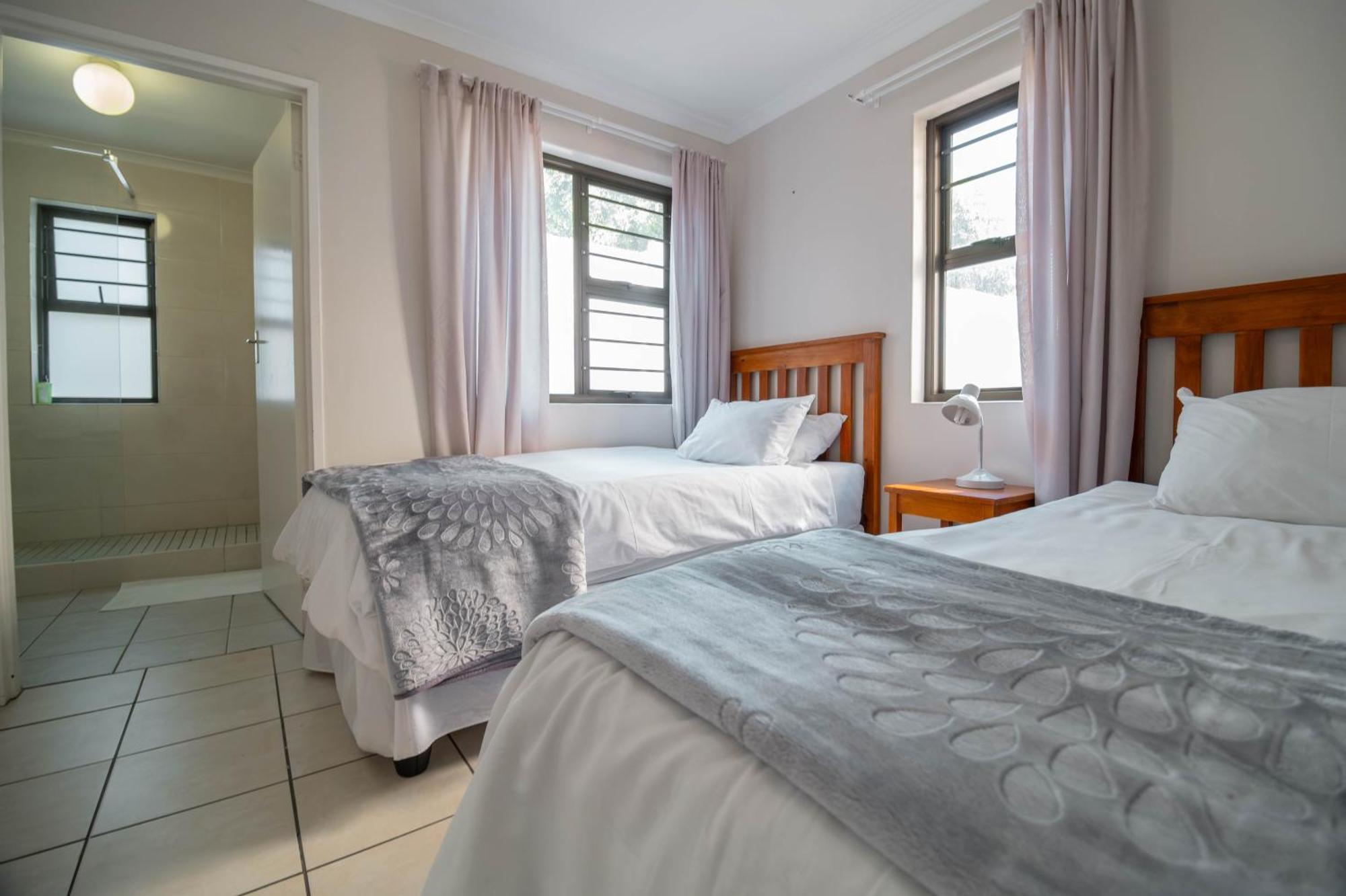 Broadway Self Catering Apartments Durbanville Esterno foto